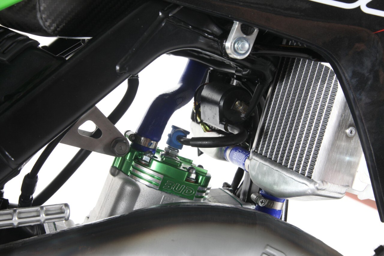 <div class='descrGalleryTitle'>Raffreddamento</div><div class='descrGalleryText'><p>-Tubi siliconici Bud Racing&nbsp;</p>
<p>-Radiatori GMX</p>
</div>